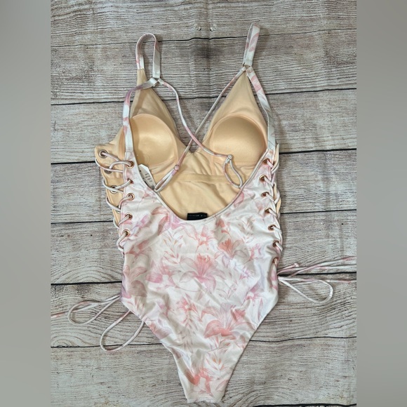 LA HEARTS FLORAL ONE PIECE SWIMSUIT - Picture 3 of 4